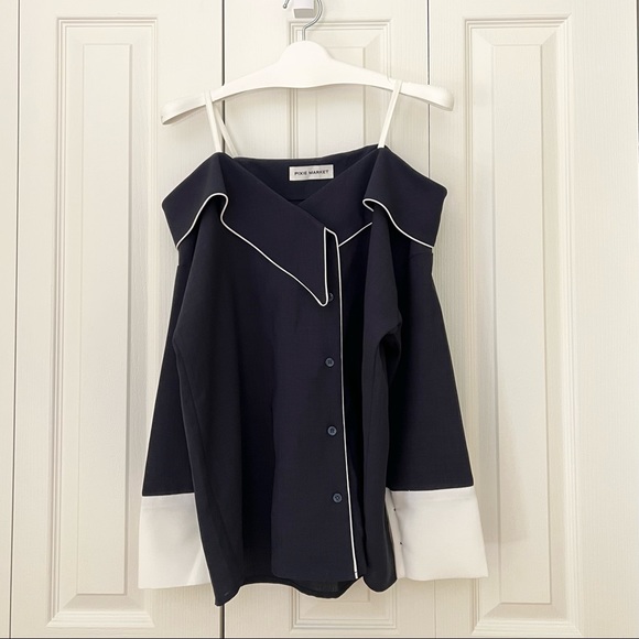 🆕NWOT Pixie Market Maxime Off the shoulder navy shirt - Picture 1 of 7